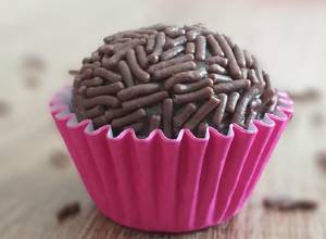 Bolo de cenoura com brigadeiro trufado Receita por Cozinha da Déa - Cookpad