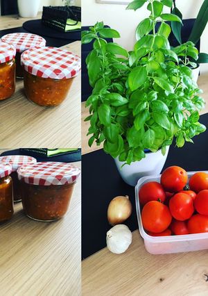 Bazsalikomos paradicsomszósz recept fotója