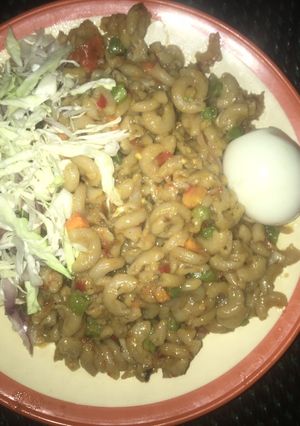 A picture of Macaroni jollof.