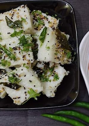 व्हाइट ढोकला (White dhokla recipe in hindi) रेसिपी मुख्य फोटो