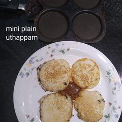 A picture of Mini uthappam with gun Powder.
