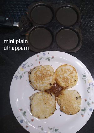 A picture of Mini uthappam with gun Powder.