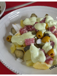 Una foto de Ensalada de salchichón de Málaga