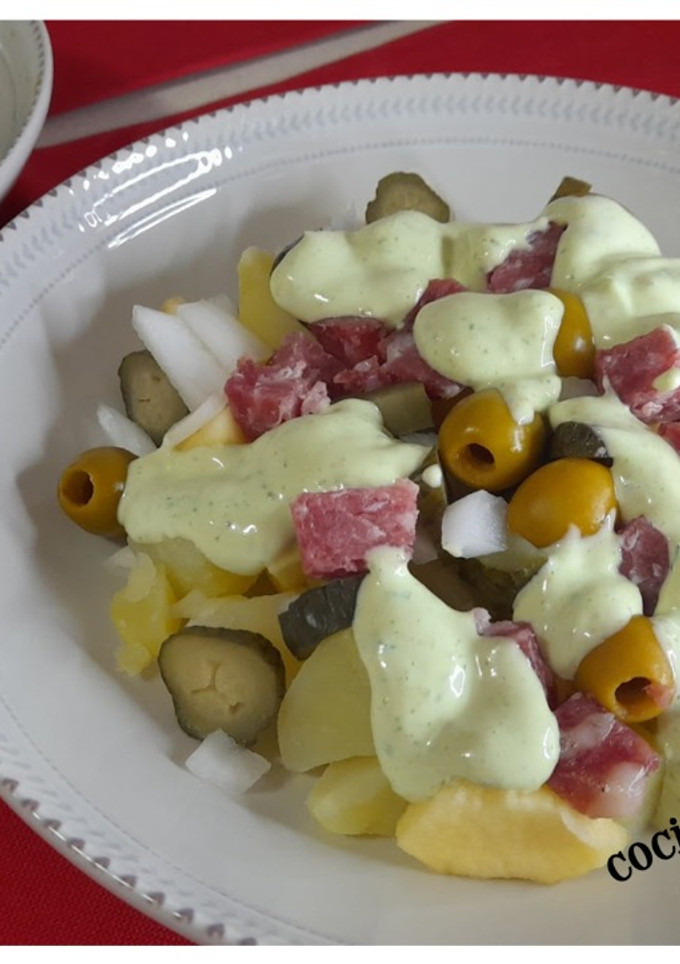 Una foto de Ensalada de salchichón de Málaga