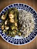 Revuelto de grelos con gambas y arroz con semillas