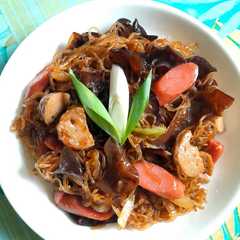 A picture of Bihun Goreng ala Chinese Food.