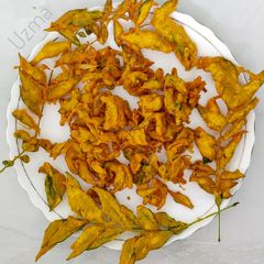A picture of Kadi Patta or Curry leaves Pakoda.