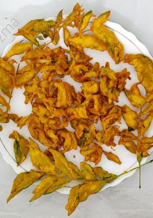 A picture of Kadi Patta or Curry leaves Pakoda.