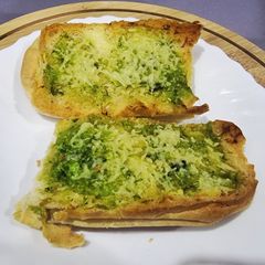 A picture of Garlic bread buns toasts.