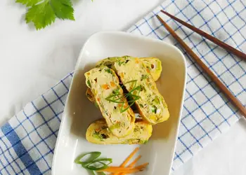 Resep Baru Egg Roll Omelet Gurih Mantul