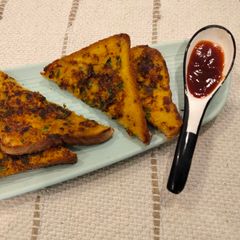 Crispy toast made with leftover chana dal A picture of Crispy toast made with leftover chana dal.