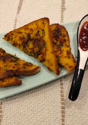 A picture of Crispy toast made with leftover chana dal.