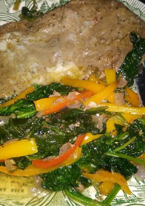 A picture of Breakfast Steak With Spinach.