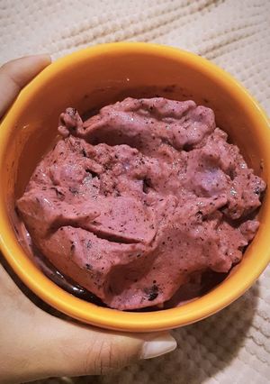 Una foto de Helado casero de frutos rojos 🍓🍇