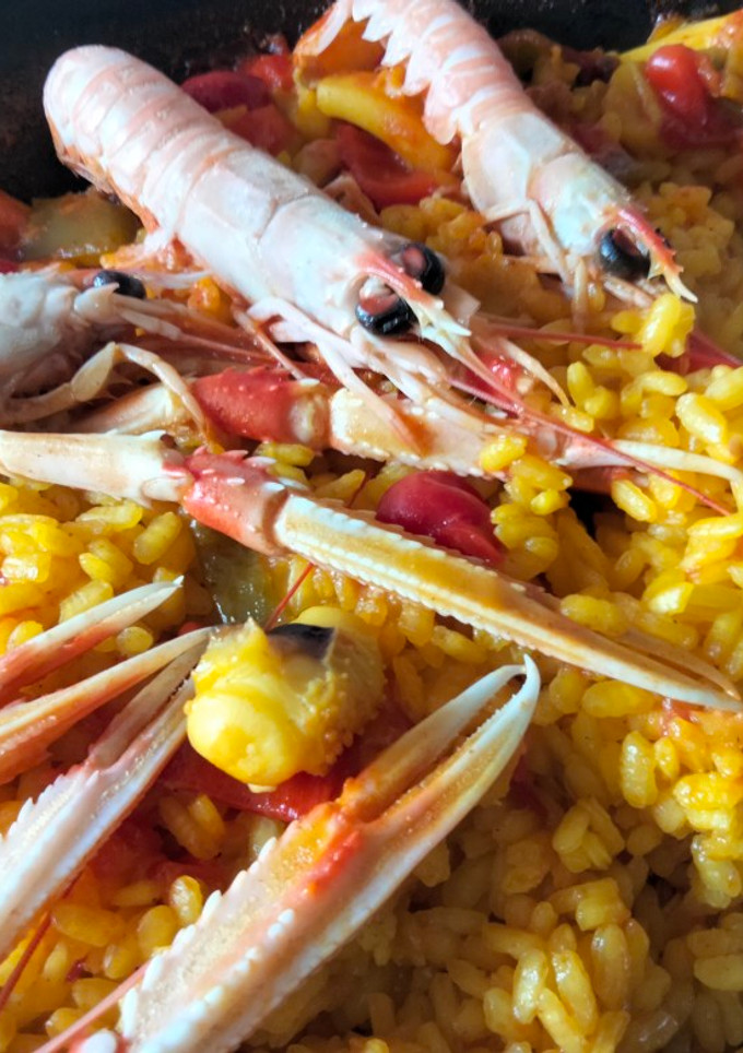 Una foto de Paella de marisco sencilla