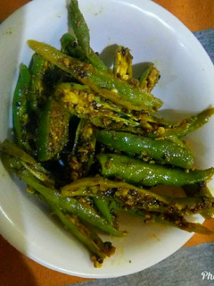 A picture of Instant green chilli pickle.