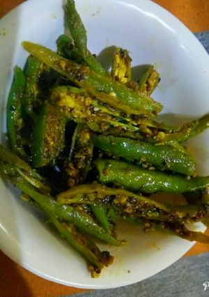 A picture of Instant green chilli pickle.