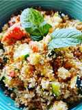 Cous Cous con con salmone zucchine pistacchio e menta