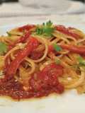 Linguine con Neonata e Filetti di Peperoni Rossi
