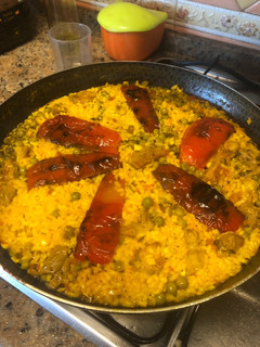 Una foto de Arroz y costillejas