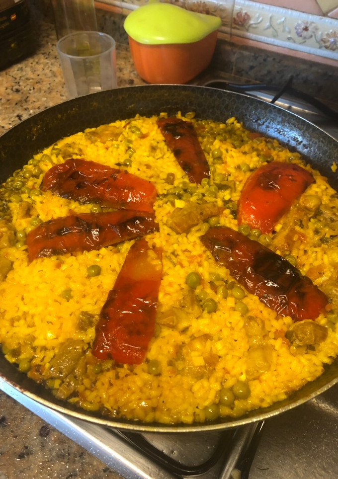 Una foto de Arroz y costillejas