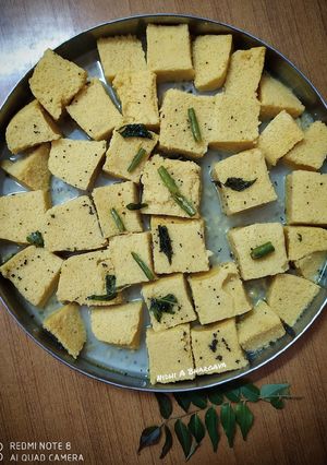 खमन (Khaman recipe in Hindi) रेसिपी मुख्य फोटो
