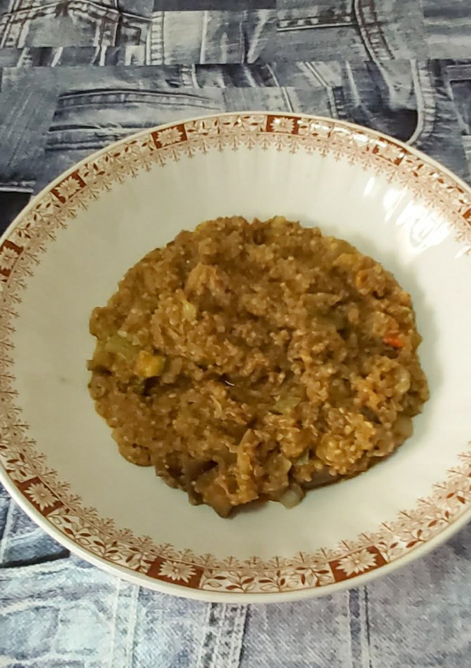Una foto de Quinoa con vegan tuna