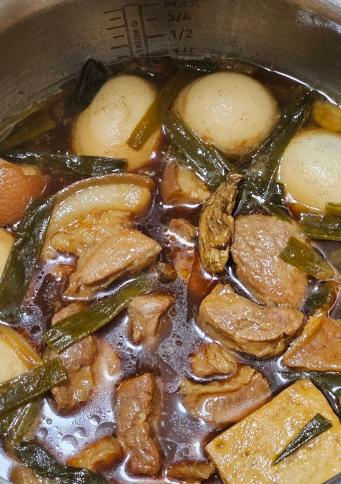 家常滷肉 (使用萬用鍋) 的食譜成品照片
