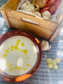 Una foto de Ajo blanco 🧄 🍇