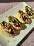 Rollitos de espinacas con setas y bacon