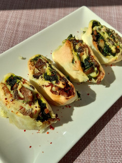 Una foto de Rollitos de espinacas con setas y bacon