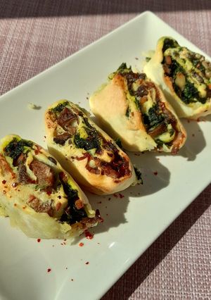 Una foto de Rollitos de espinacas con setas y bacon