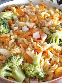 Una foto de Menestra de verdura con pasta de lentejas