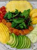 Ensalada de frutas, verduras y frutos secos