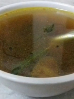 பருப்பு ரசம் (Paruppu rasam recipe in tamil) செய்முறை முக்கிய புகைப்படம்