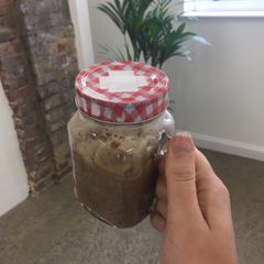 A picture of Mason jar oats.