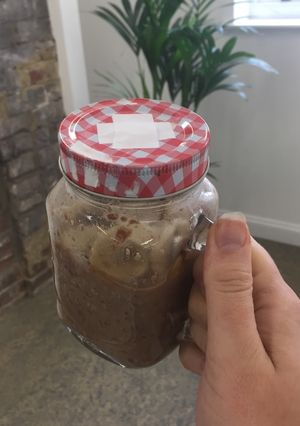 A picture of Mason jar oats.
