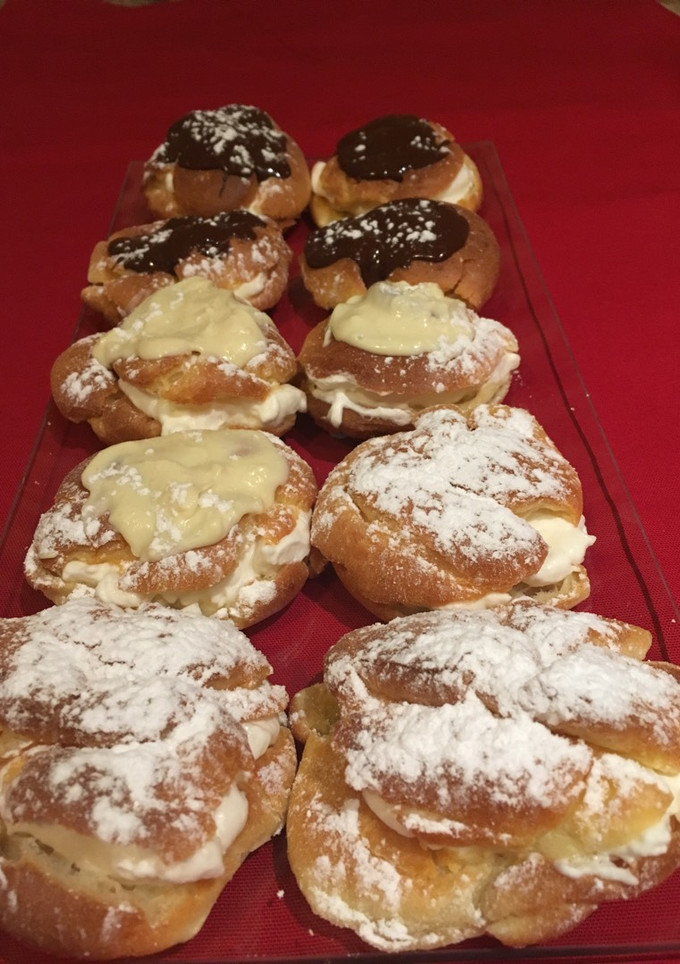 Una foto de Profiteroles rellenos de nata