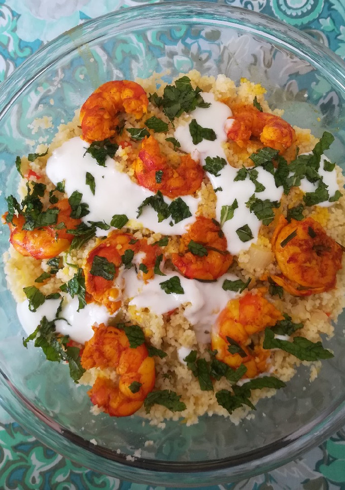 Una foto de Couscous con gambas fritas