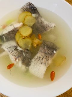 薑絲鱸魚湯 的食譜成品照片