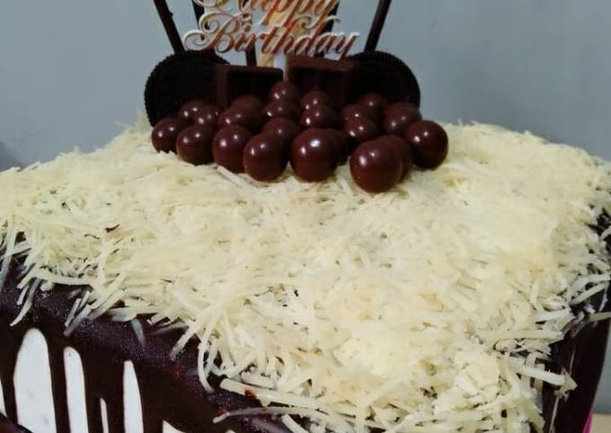 Blackforest ulang tahun (base cake browniesnya Ny.Liem)