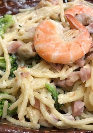 Una foto de Spaghetti mar y tierra