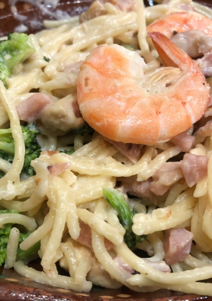 Una foto de Spaghetti mar y tierra