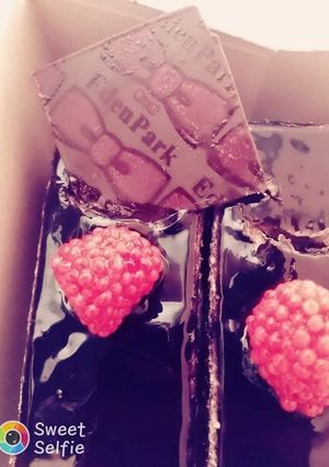 Une photo de Bavarois aux fraises sur génoise