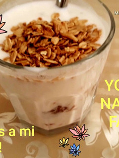 Una foto de Como hacer yogurt natural con fresa fácil económico y rápido!!!