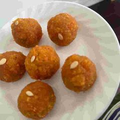 A picture of Motichoor ladoo.