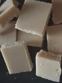 வேர்க்கடலை காஜு கட்லி(peanut katli recipe in tamil) செய்முறை முக்கிய புகைப்படம்