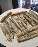Navajas a la plancha con ajo y perejil
