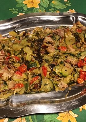 Une photo de Courgettes bicolores à la pancetta corse et tomates cerise