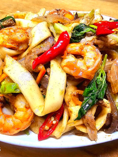沙茶什錦木須鮮蝦炒板條(創意料理) 的食譜成品照片